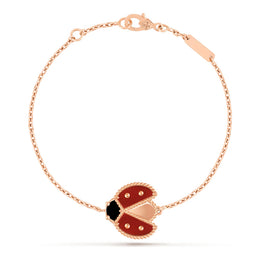 Bracciale Lucky Spring di Van Cleef & Arpels, coccinella con ali aperte, oro rosa 18K, corniolo, onice