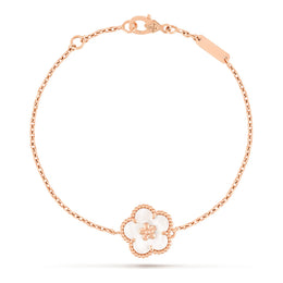 Bracciale Lucky Spring di Van Cleef & Arpels, motivo a fiore di susino in oro rosa 18K e madreperla