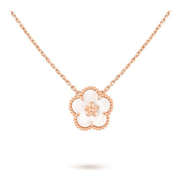 Ciondolo Lucky Spring di Van Cleef & Arpels, con fiore di prugno, in oro rosa 18K e madreperla